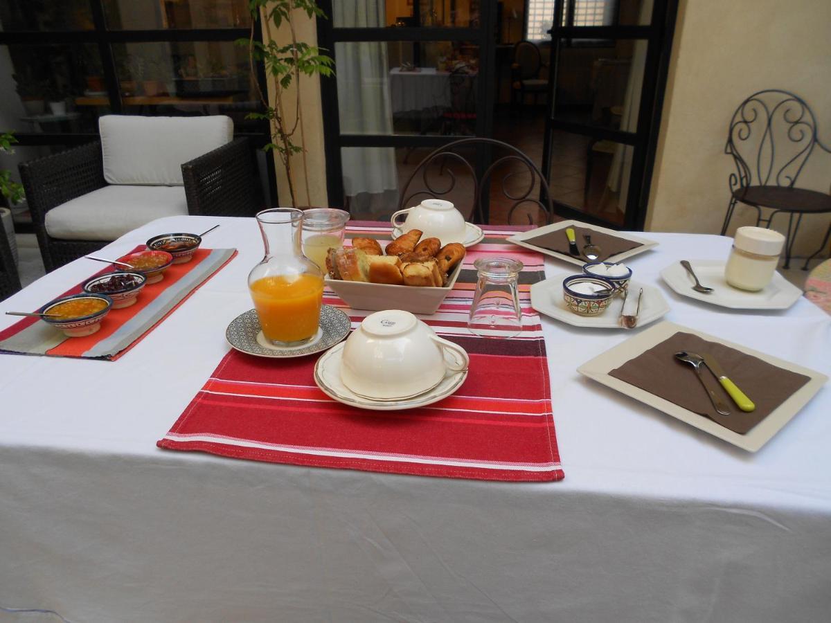 Bed and Breakfast Sous Le Neflier Nîmes Exterior foto