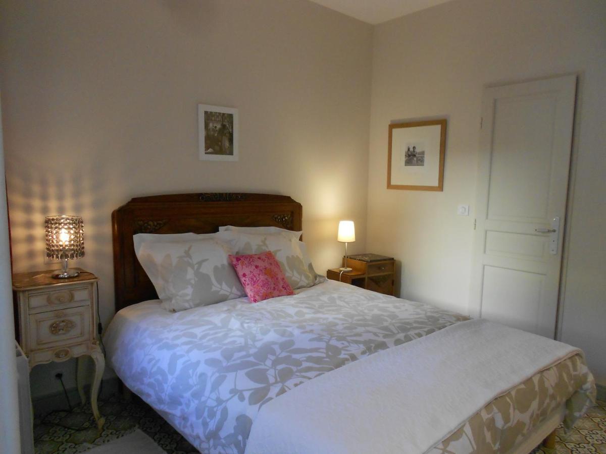 Bed and Breakfast Sous Le Neflier Nîmes Exterior foto