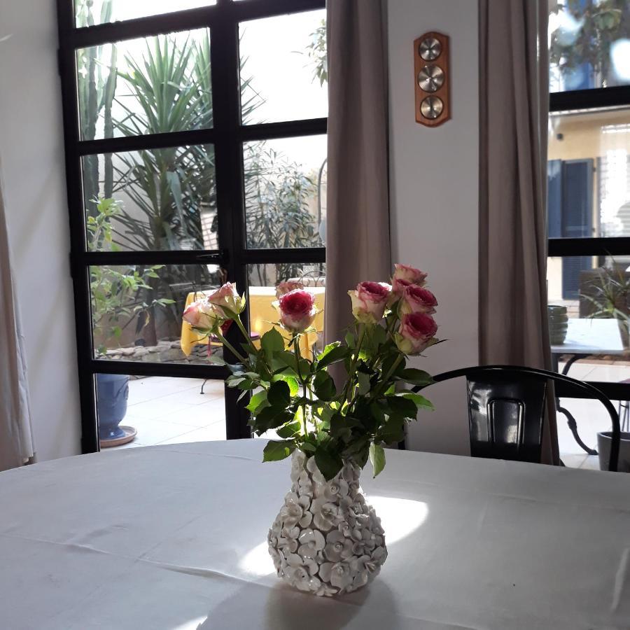 Bed and Breakfast Sous Le Neflier Nîmes Exterior foto