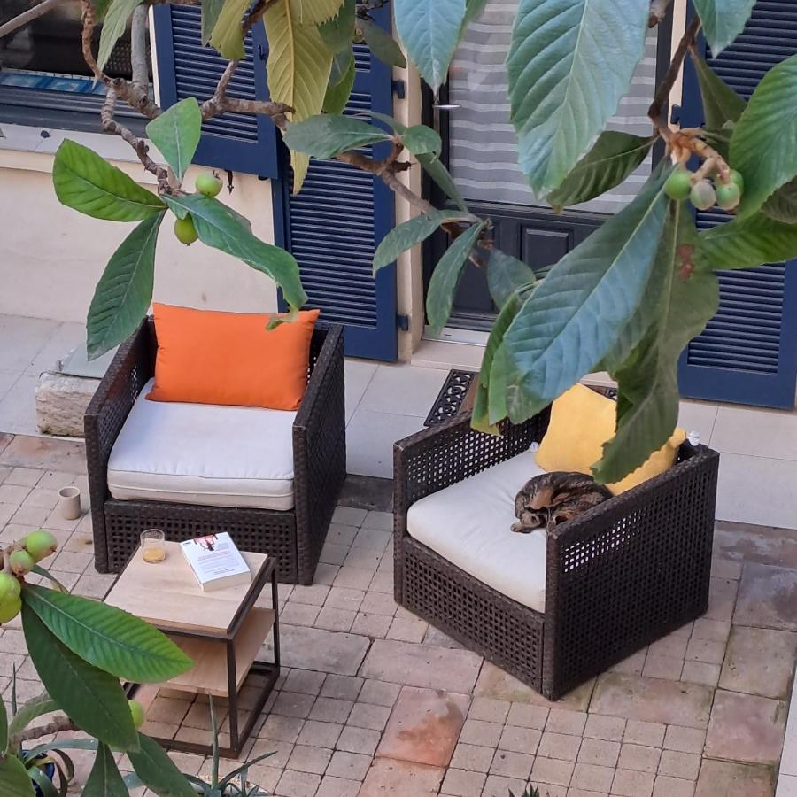 Bed and Breakfast Sous Le Neflier Nîmes Exterior foto